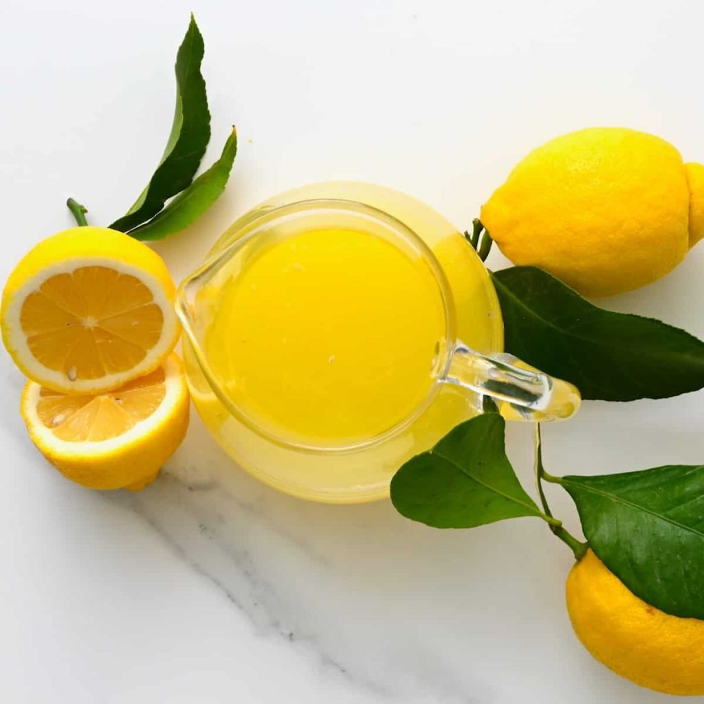 Jus de citron pour éliminer les taches noir