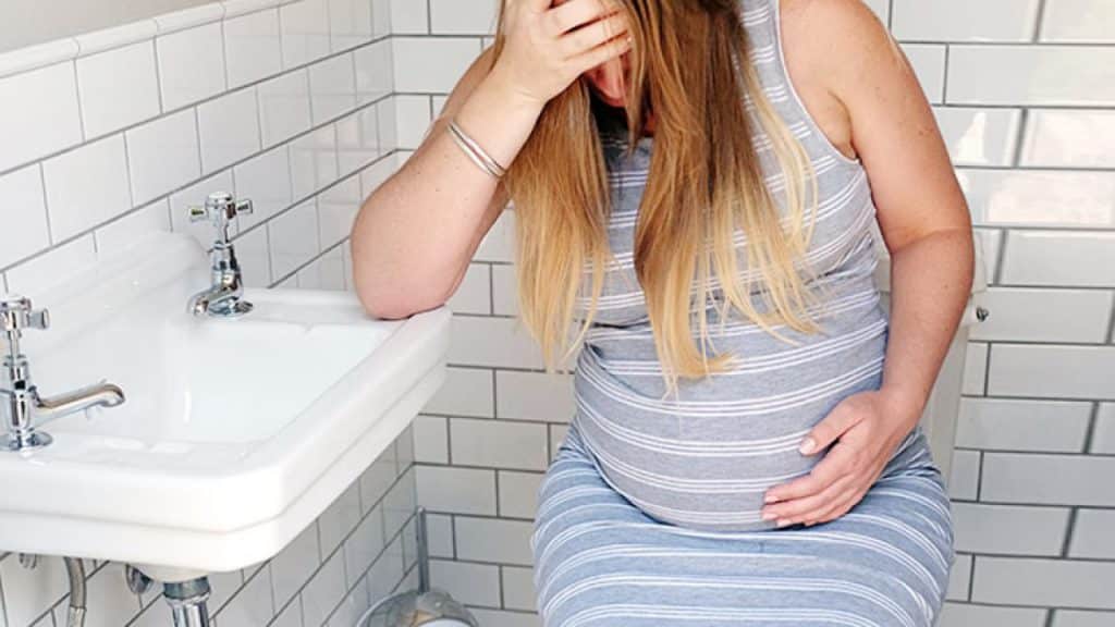 Constipation pendant la grossesse: causes, prévention et remèdes naturels