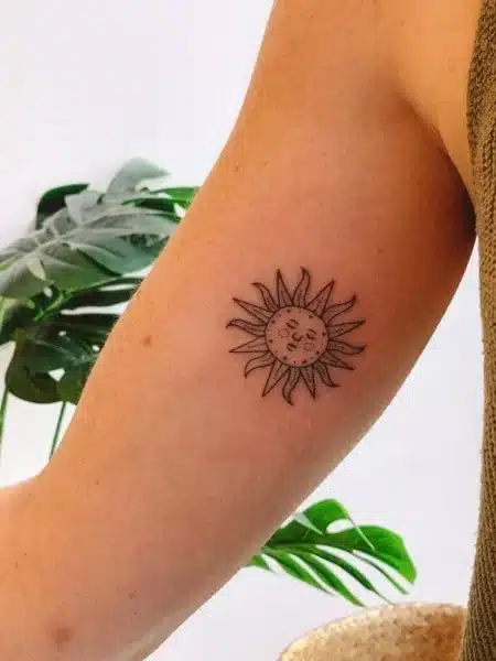 Tatouage du bras intérieur du soleil