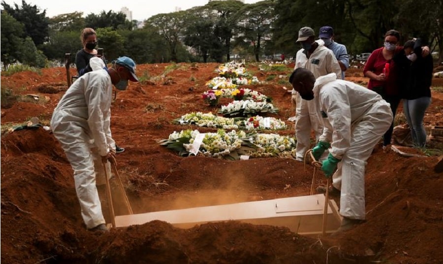 femme enterre vivante au brazil