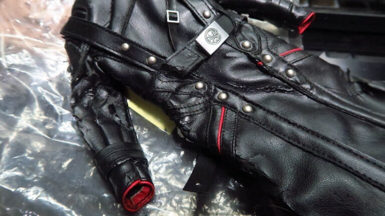 Comment réparer une veste en simili cuir qui s'écaille - 5 méthodes
