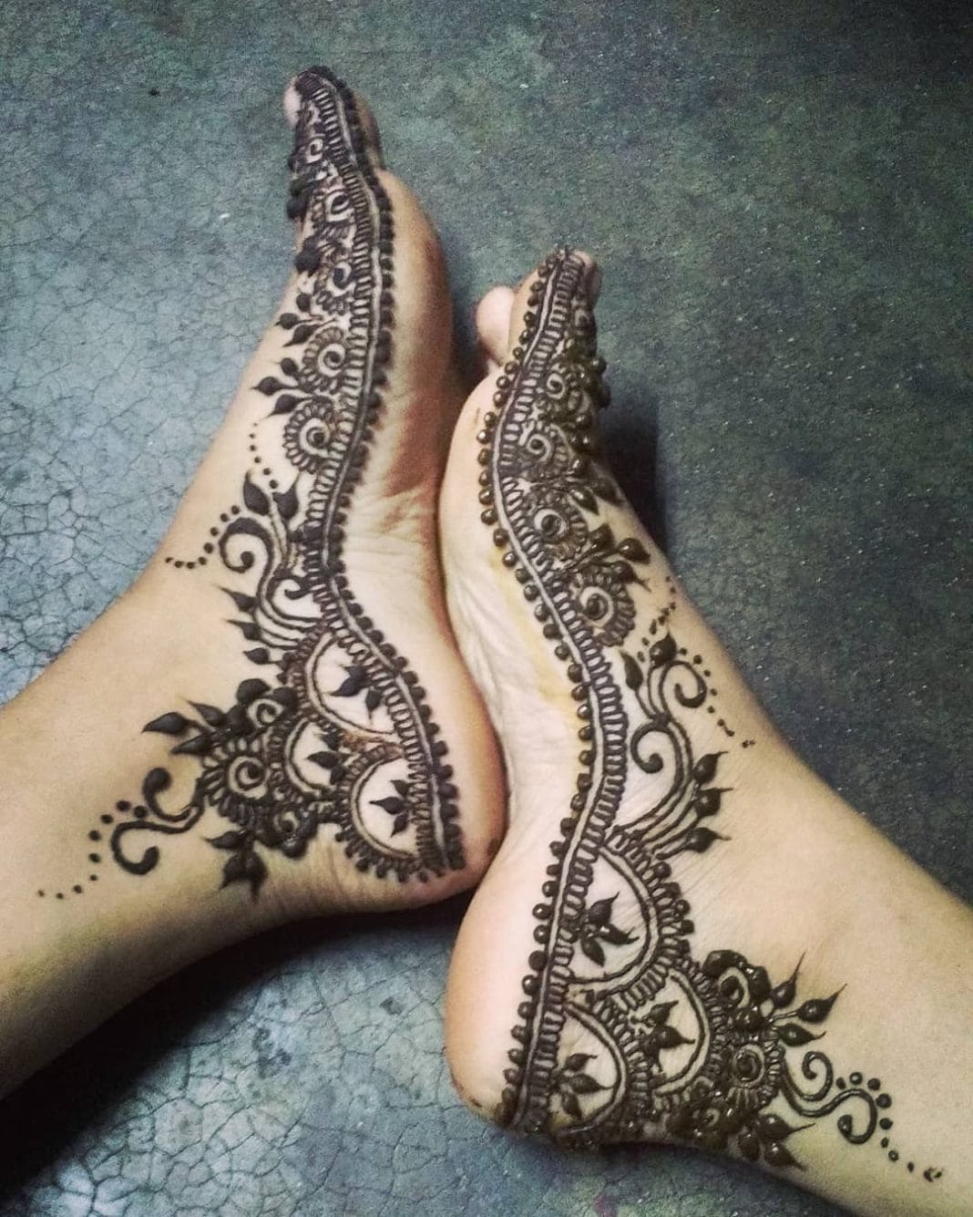 15-derni-res-conceptions-mehndi-de-pied-pour-2024-sante-peau-noir
