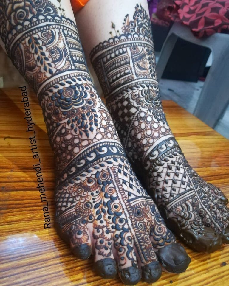 15-derni-res-conceptions-mehndi-de-pied-pour-2024-sante-peau-noir