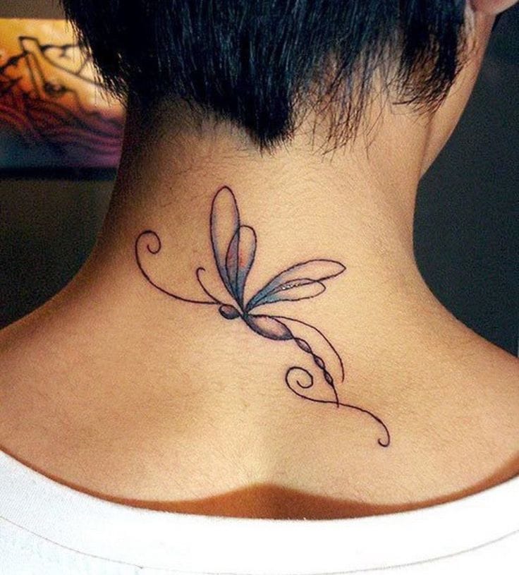 tatouages au cou de femme